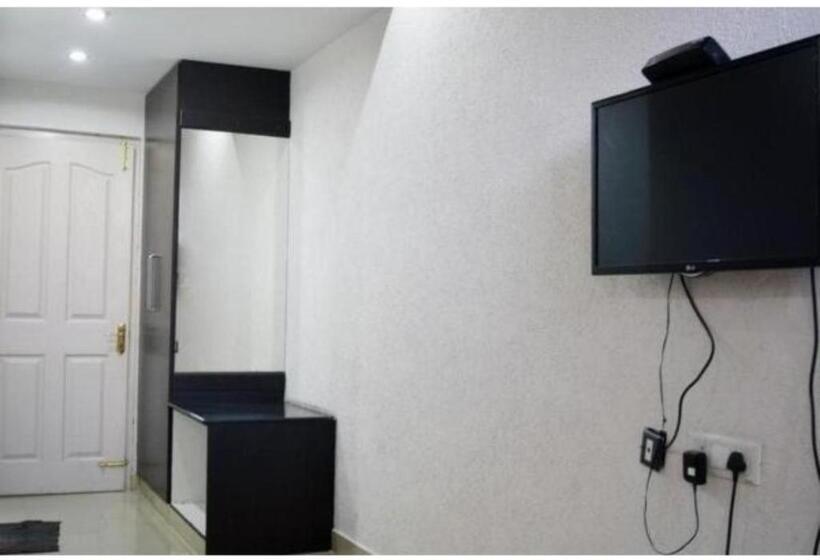 스탠다드 룸 킹사이즈 침대, Residential Stay In The City