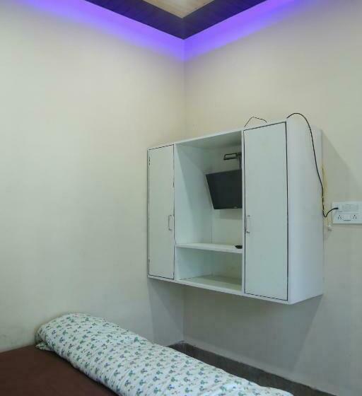 디럭스 룸, Siddharth