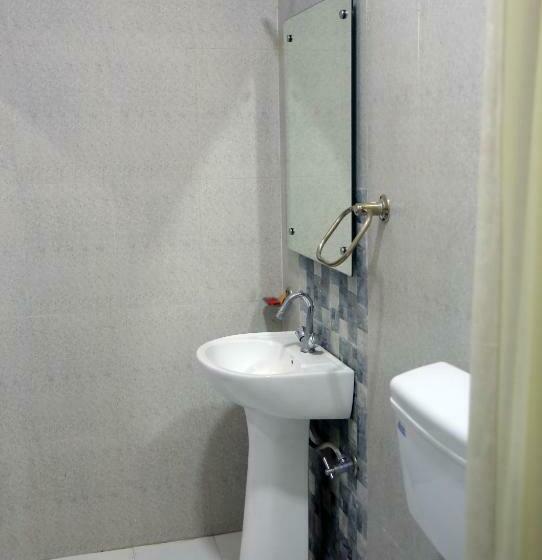 디럭스 룸, Siddharth