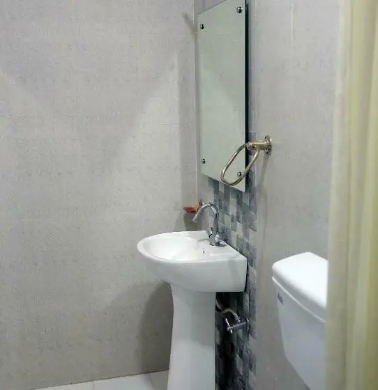 Quarto deluxe, Siddharth