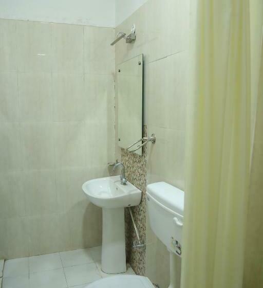 디럭스 룸, Siddharth