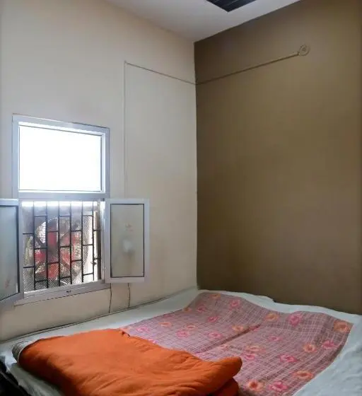 Quarto Economy, Siddharth