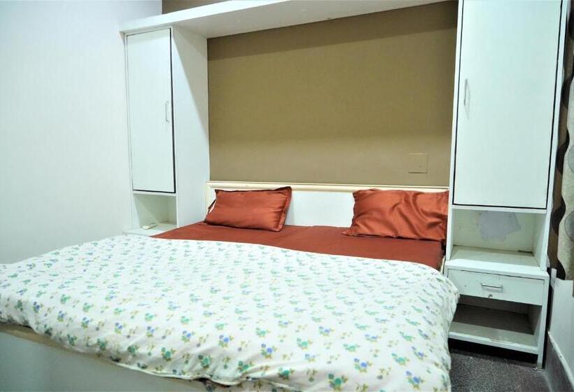 디럭스 패밀리 룸, Siddharth