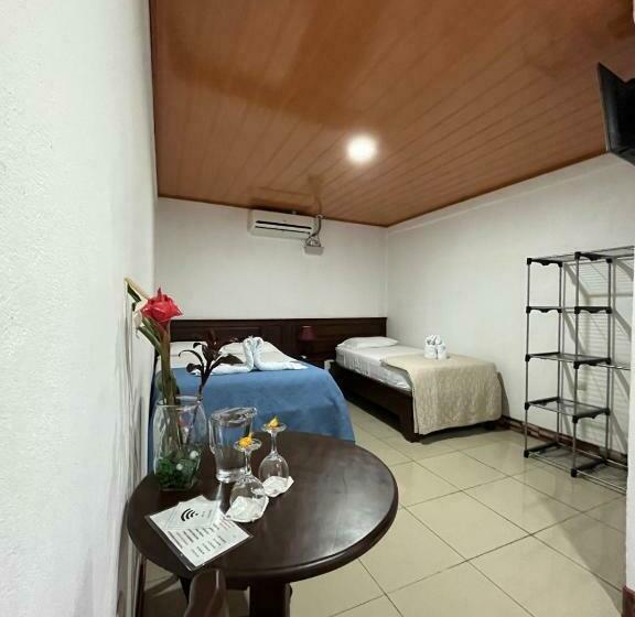 غرفة قياسية, La Piña, Rio Celeste