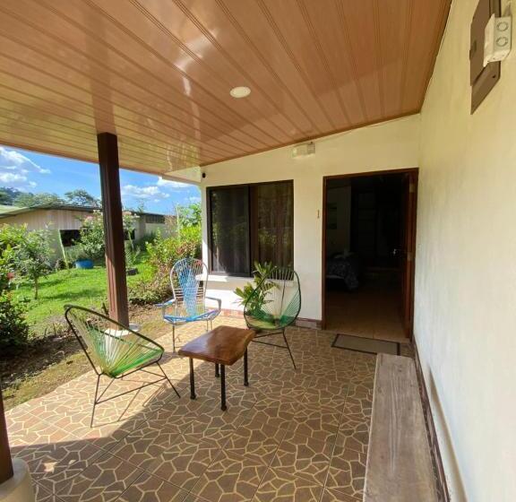 غرفة قياسية, La Piña, Rio Celeste