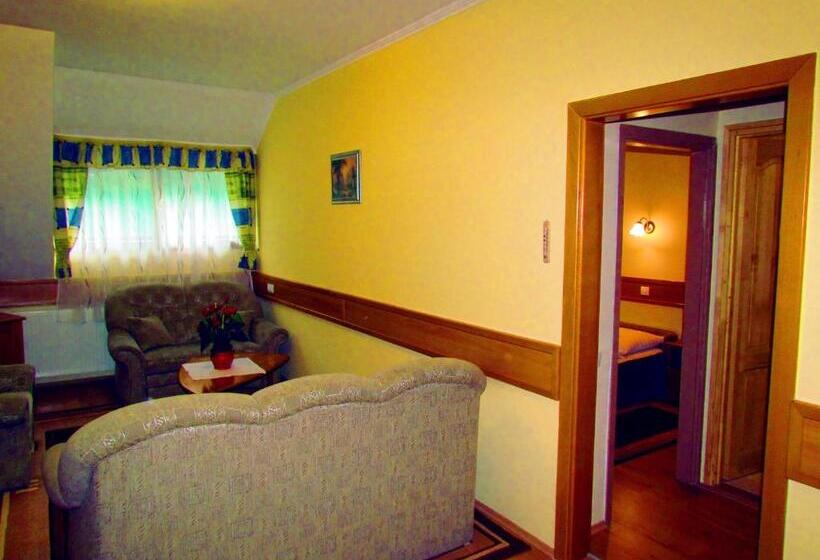 غرفة عائلية, Odvaskő étterem és Panzió