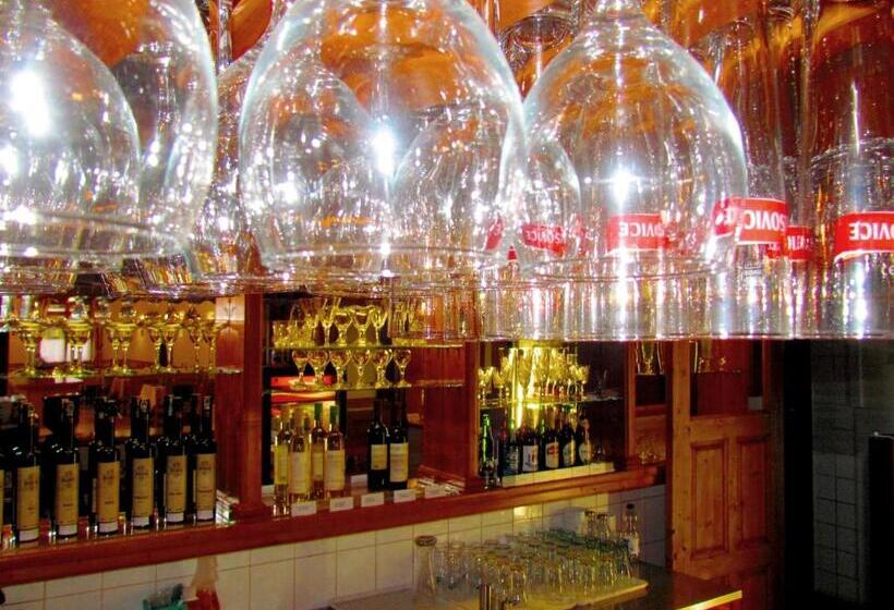 חדר משפחתי, Odvaskő étterem és Panzió