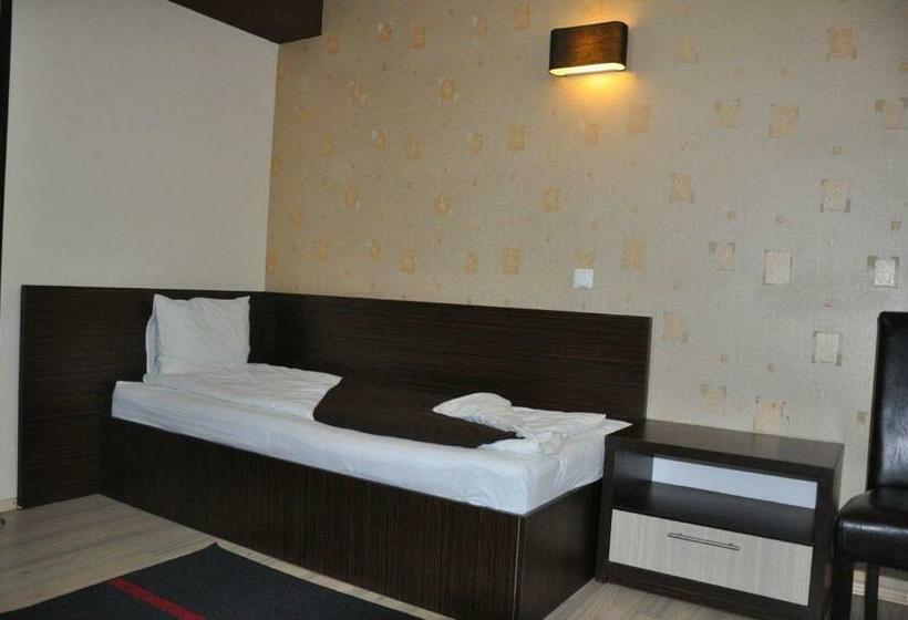 חדר סטנדרט לשלושה, Colina Grande