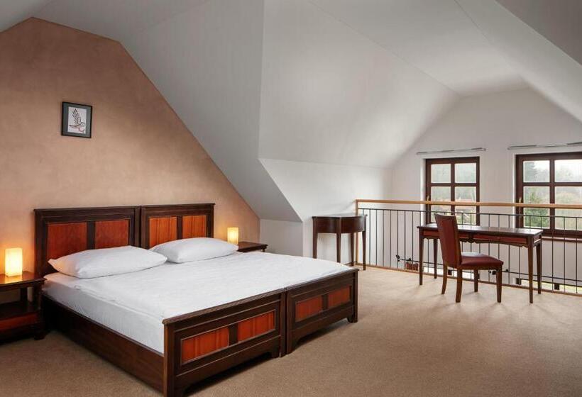 סוויטה משפחתית, Javor