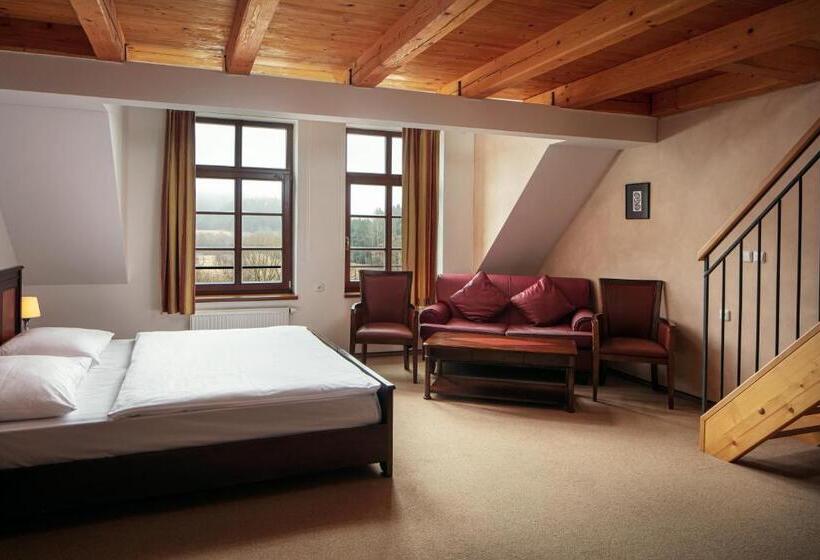 סוויטה משפחתית, Javor