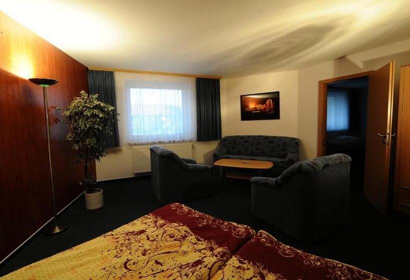 חדר סטנדרט לארבעה, Kobero