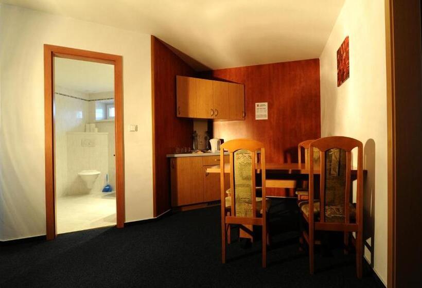 חדר סטנדרט לארבעה, Kobero