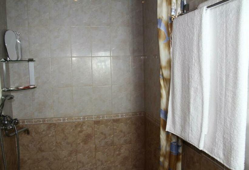 غرفة عائلية, Marishok