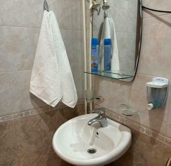 غرفة عائلية, Marishok