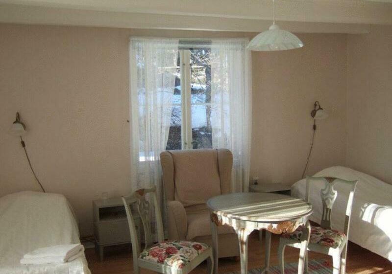 标准三人间, Rönninge Gård