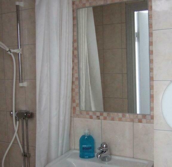 标准单人间, Rönninge Gård