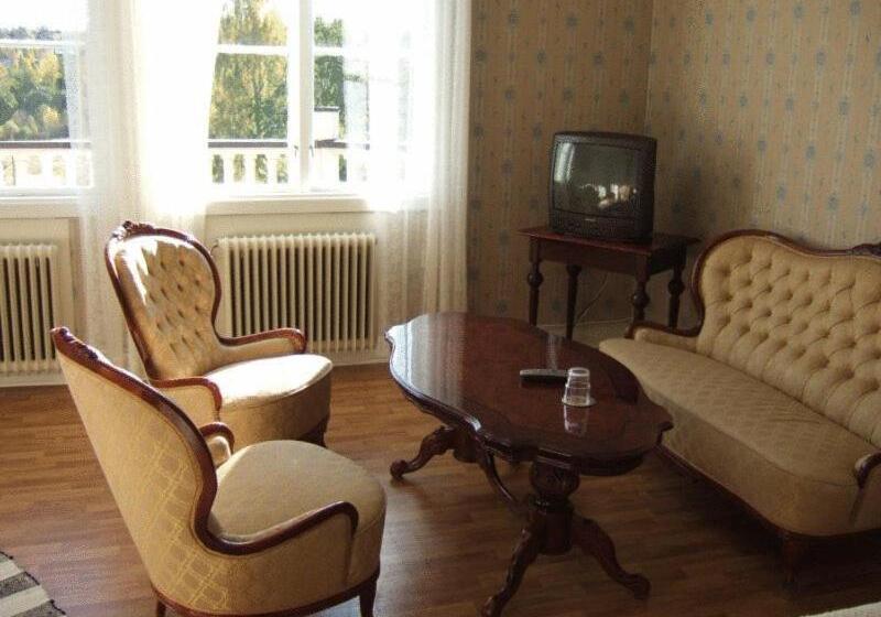 标准三人间, Rönninge Gård