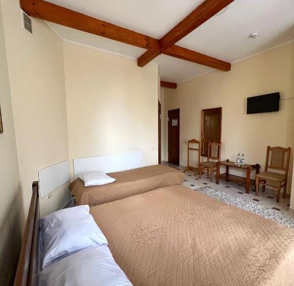 غرفة قياسية ثلاثية مطلة علي الحديقة, Zorepad