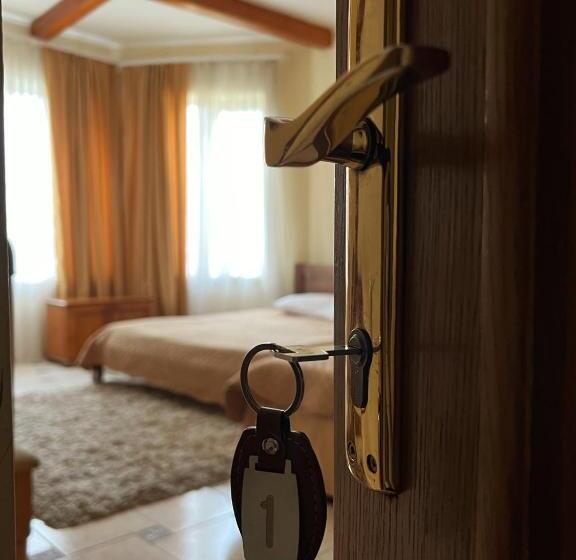 غرفة قياسية ثلاثية مطلة علي الحديقة, Zorepad