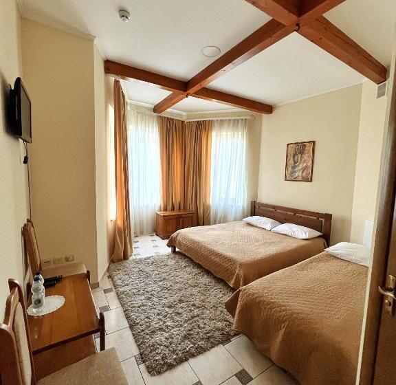 غرفة قياسية ثلاثية مطلة علي الحديقة, Zorepad