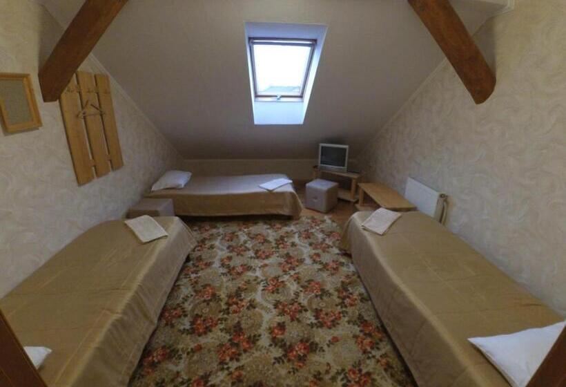 غرفة قياسية ثلاثية حمام مشترك, Zorepad