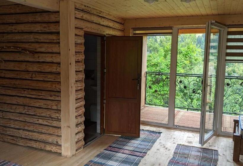 Трехместный Номер Стандарт с Балконом, Gostynna Rodyna