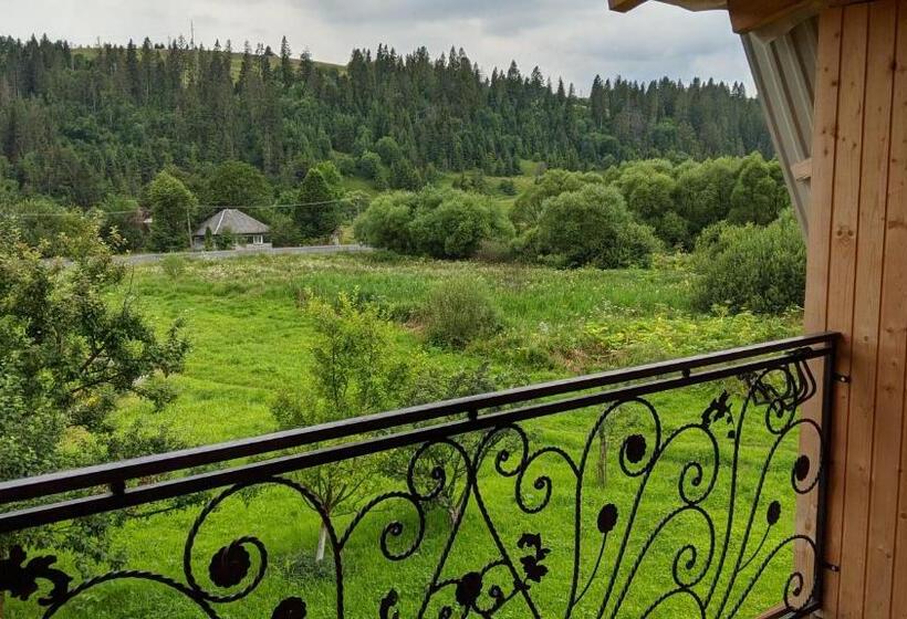 חדר סטנדרט לשלושה עם מרפסת, Gostynna Rodyna