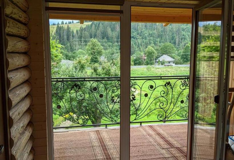 חדר סטנדרט לשלושה עם מרפסת, Gostynna Rodyna