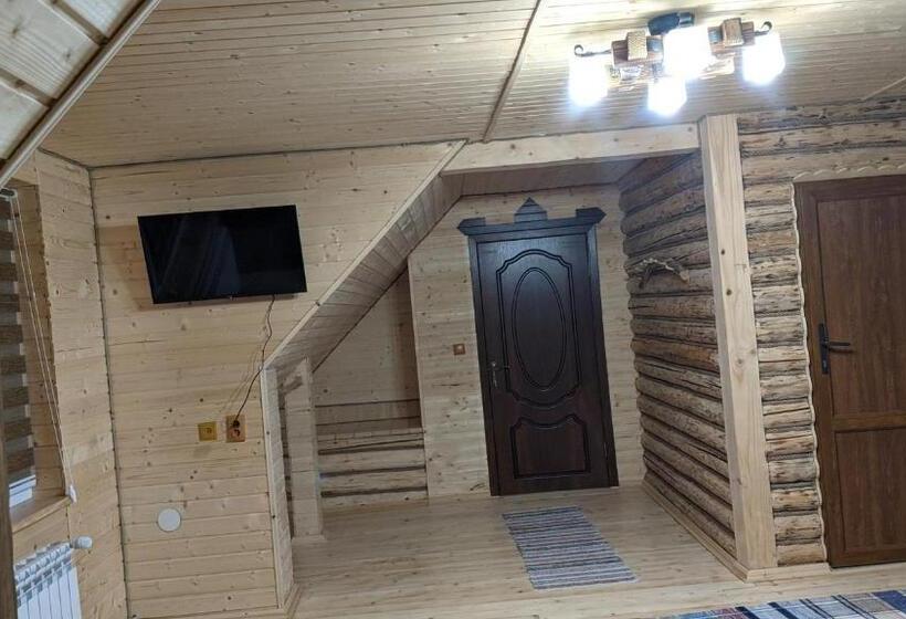 חדר סטנדרט לשלושה עם מרפסת, Gostynna Rodyna