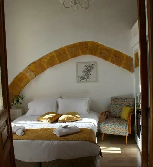 デラックスルーム, Pedieos Guest House