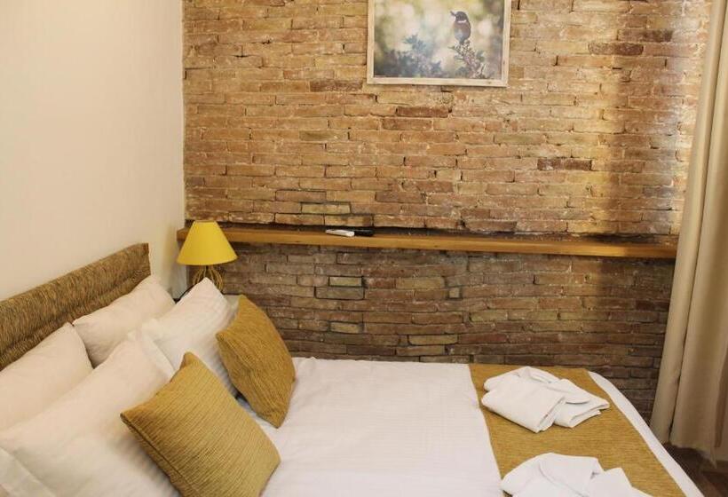 标准间, Pedieos Guest House