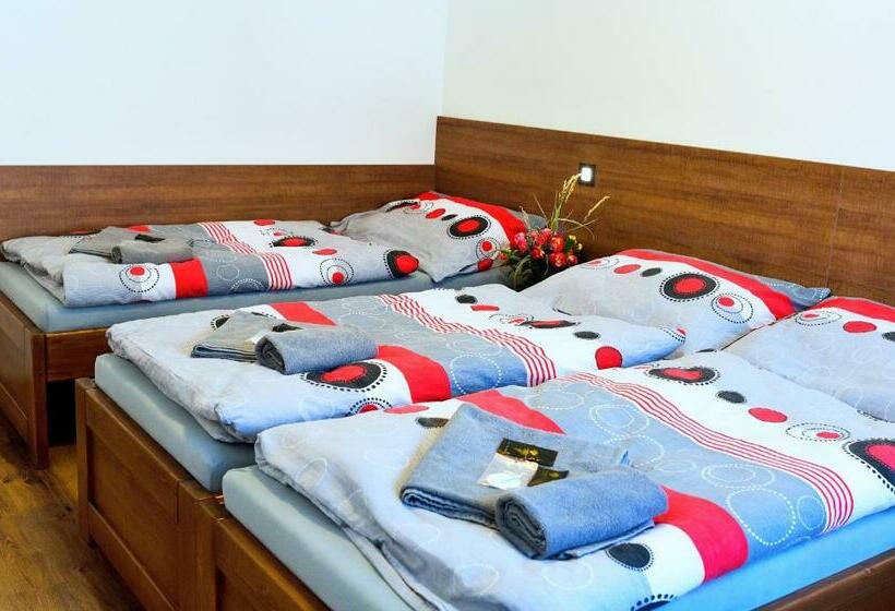 غرفة قياسية ثلاثية, Penzion Prefila