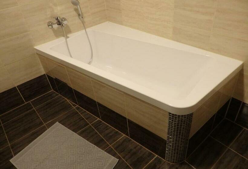 جناح, Penzion Prefila