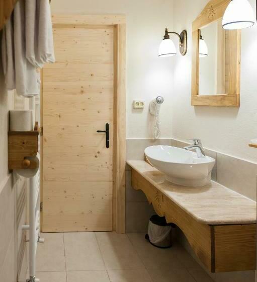 Номер Deluxe с Балконом, Pensiunea Colt De Rai