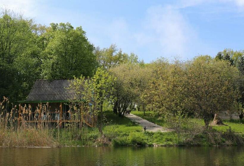 غرفة قياسية ثلاثية مزودة بشرفة, Black Cube