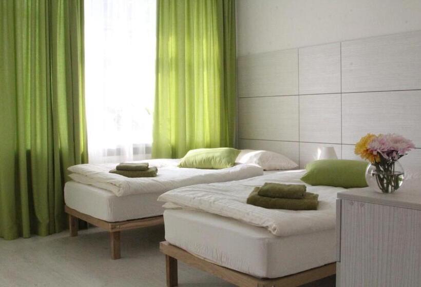 غرفة قياسية ثلاثية, Black Cube