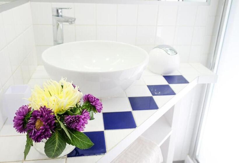 غرفة قياسية ثلاثية, Black Cube