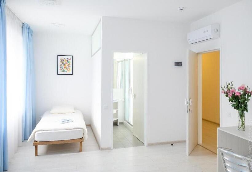 غرفة قياسية ثلاثية, Black Cube