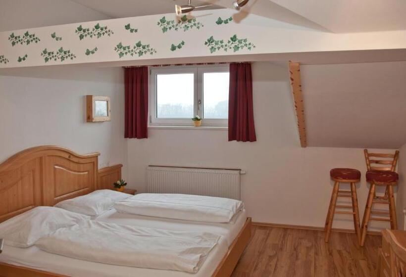 Номер Стандарт Вид на Сад, Landgasthof Entenwirt Tarsdorf