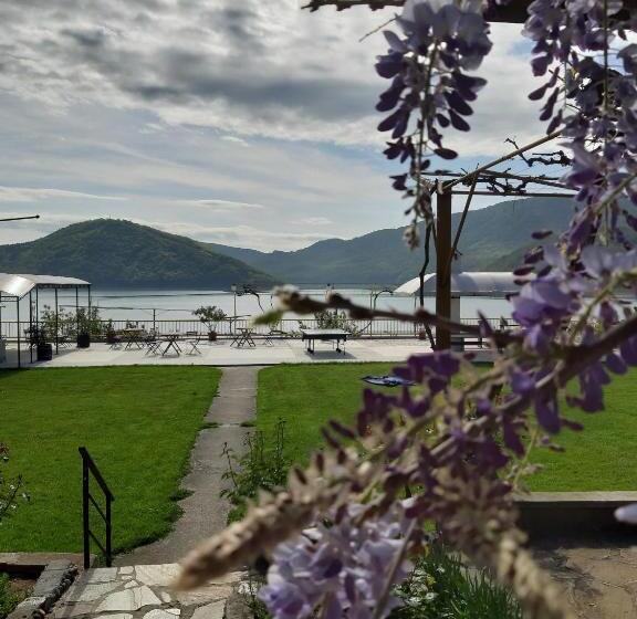 Семейный Номер, Family Hotel Belvedere