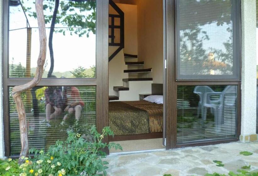 غرفة عائلية مطلّة علي الجبل, Family Hotel Belvedere