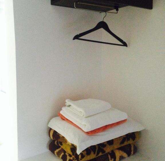 غرفة عائلية مطلّة علي الجبل, Family Hotel Belvedere