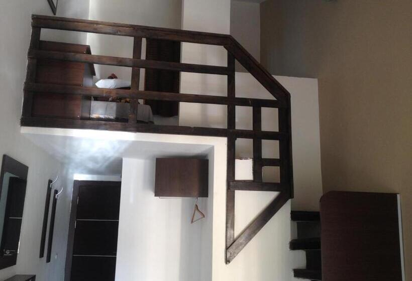 غرفة عائلية مطلّة علي الجبل, Family Hotel Belvedere