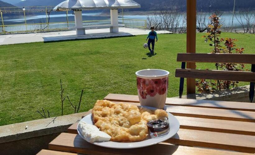 家庭间, Family Hotel Belvedere
