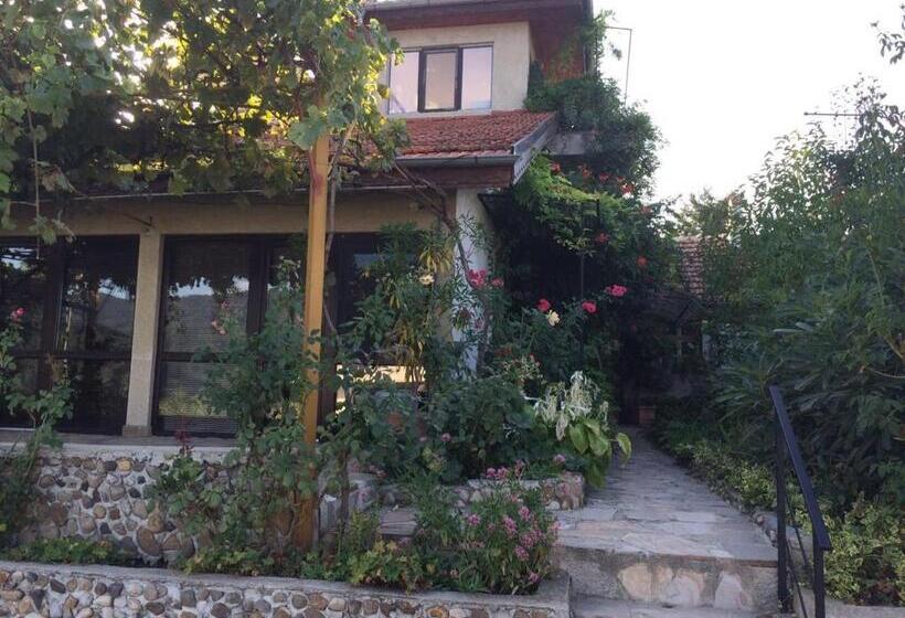 Семейный Номер, Family Hotel Belvedere