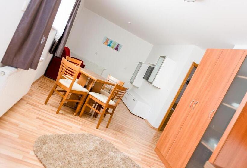 דירת חדר בקומת קרקע, Frühstückspension Scharinger Hof