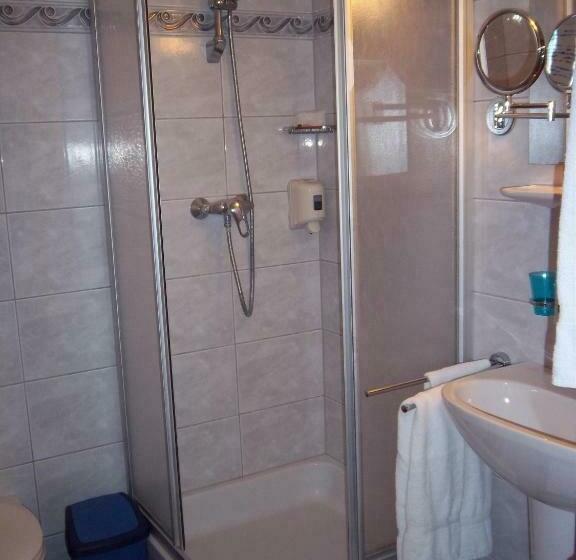 غرفة قياسية ثلاثية, Grandhotel Niederösterreichischer Hof