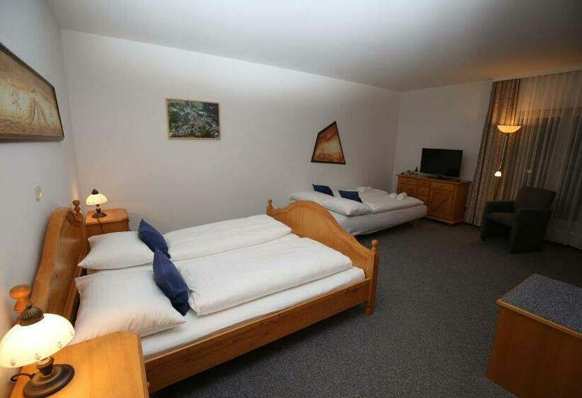 غرفة عائلية, Grandhotel Niederösterreichischer Hof