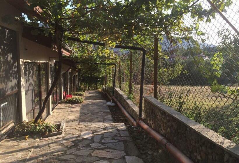 غرفة عائلية مطلّة علي الجبل, Family Hotel Belvedere