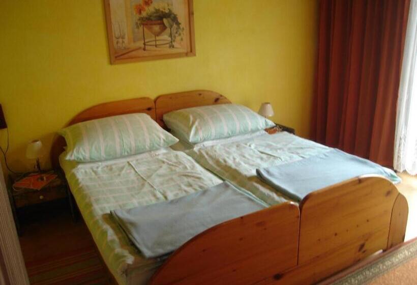 غرفة قياسية مزوَّدة بشُرفة, Hirscheggerhof